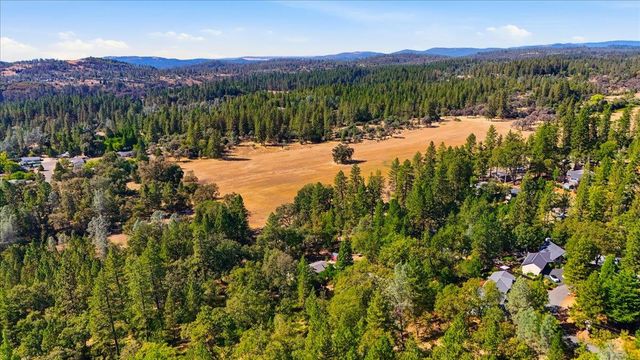 10821 Arrow Point Pl, Grass Valley, CA 95949