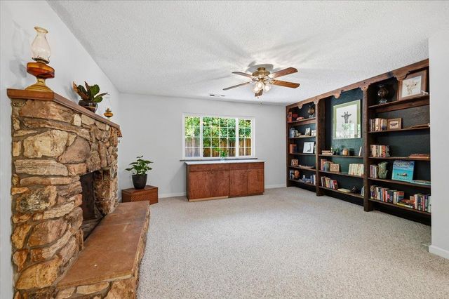 10821 Arrow Point Pl, Grass Valley, CA 95949