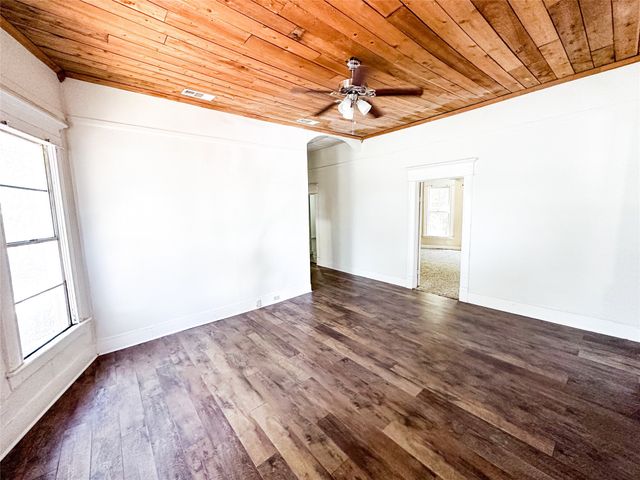 611 4th Street, Mineral Wells, TX 76067