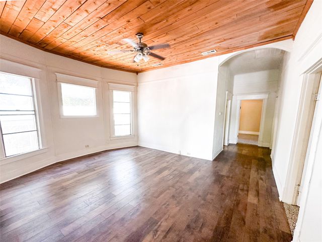 611 4th Street, Mineral Wells, TX 76067