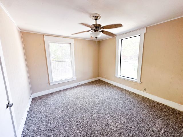 611 4th Street, Mineral Wells, TX 76067