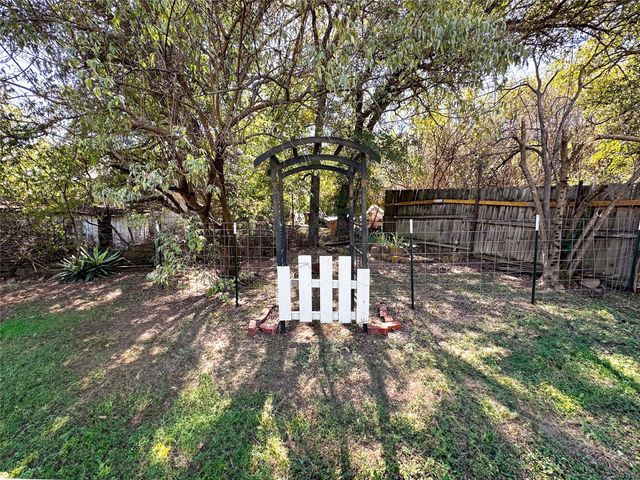 611 4th Street, Mineral Wells, TX 76067