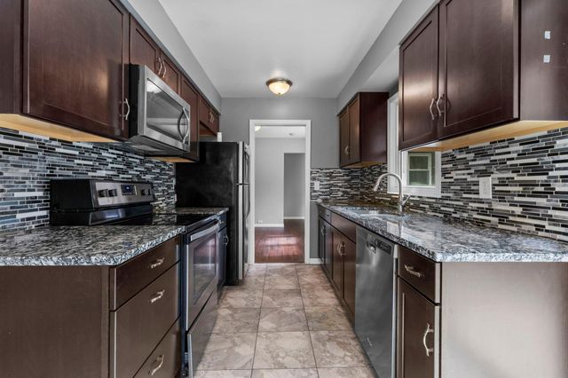 5918 Admiral Lane N, Brooklyn Center, MN 55429
