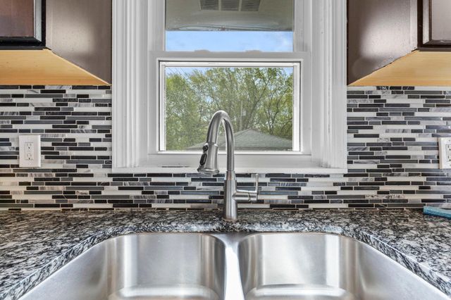 5918 Admiral Lane N, Brooklyn Center, MN 55429