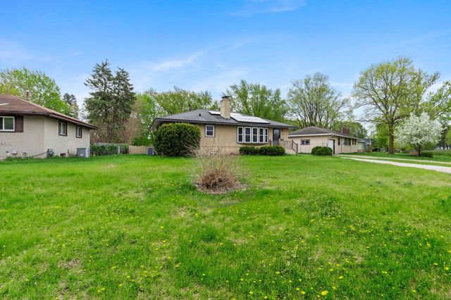 5918 Admiral Lane N, Brooklyn Center, MN 55429