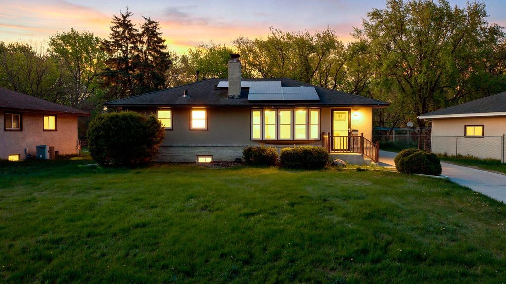 5918 Admiral Lane N, Brooklyn Center, MN 55429