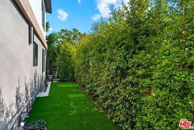 838 N Mansfield Avenue 201, Los Angeles, CA 90038