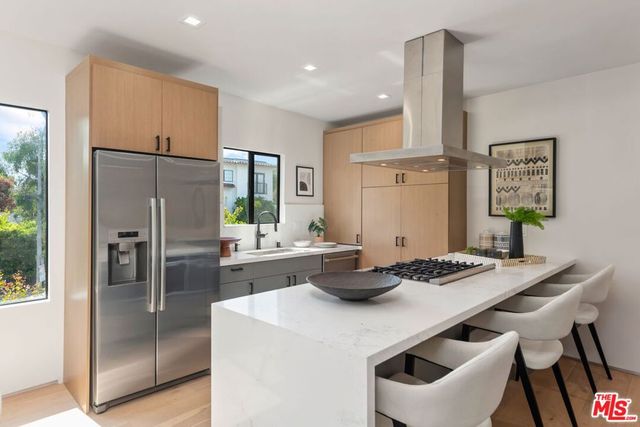 838 N Mansfield Avenue 201, Los Angeles, CA 90038