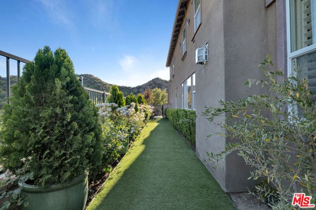 28236 Forge Court, Valencia, CA 91354