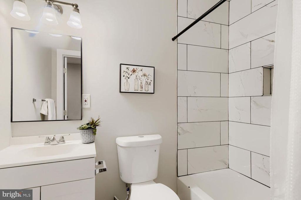 Image 15 of property listing at 2911 FREDERICK AVE, Baltimore, MD 21223