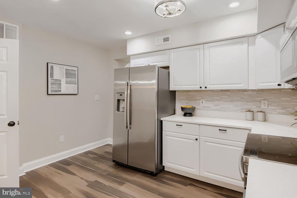 Image 5 of property listing at 2911 FREDERICK AVE, Baltimore, MD 21223