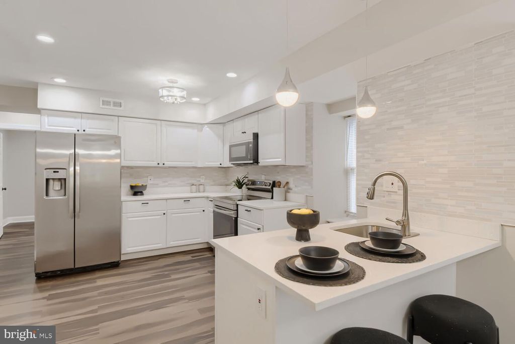 Image 6 of property listing at 2911 FREDERICK AVE, Baltimore, MD 21223