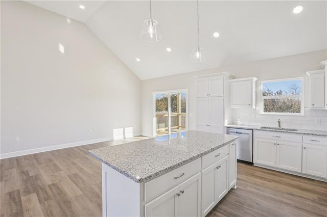 323 NE 51 Road, Warrensburg, MO 64093