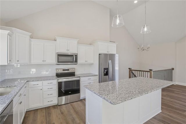 323 NE 51 Road, Warrensburg, MO 64093