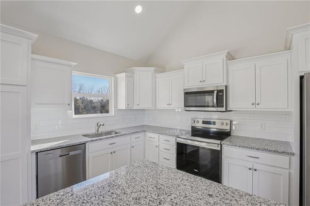 323 NE 51 Road, Warrensburg, MO 64093