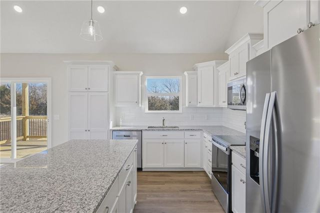 323 NE 51 Road, Warrensburg, MO 64093