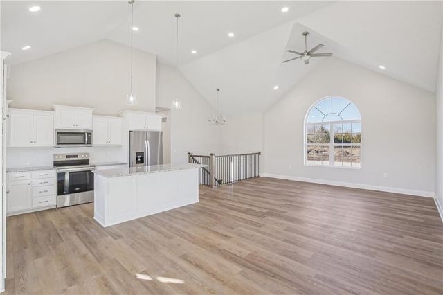 323 NE 51 Road, Warrensburg, MO 64093