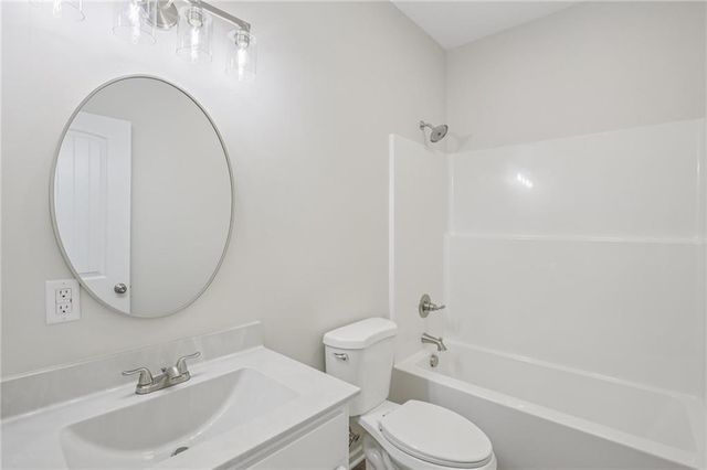 323 NE 51 Road, Warrensburg, MO 64093