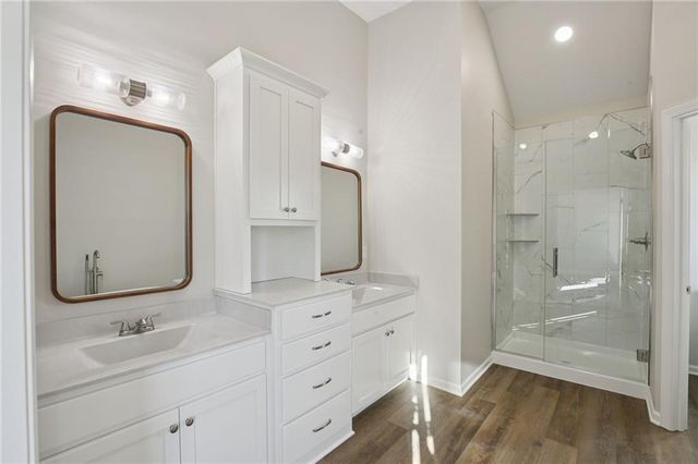 323 NE 51 Road, Warrensburg, MO 64093