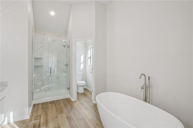 323 NE 51 Road, Warrensburg, MO 64093