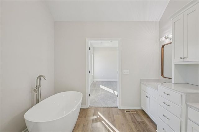 323 NE 51 Road, Warrensburg, MO 64093