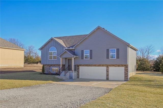 323 NE 51 Road, Warrensburg, MO 64093