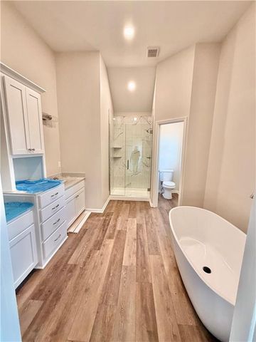 323 NE 51 Road, Warrensburg, MO 64093