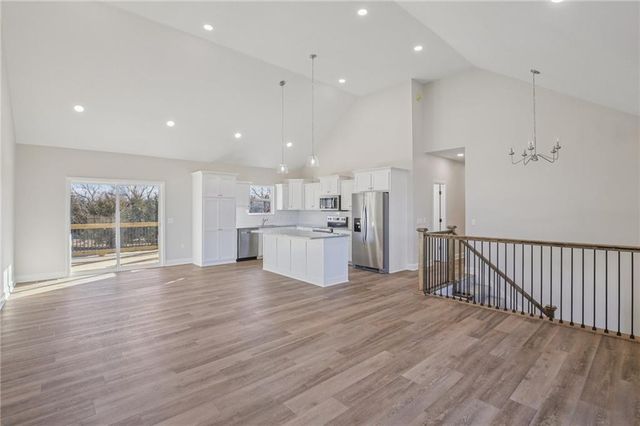 323 NE 51 Road, Warrensburg, MO 64093