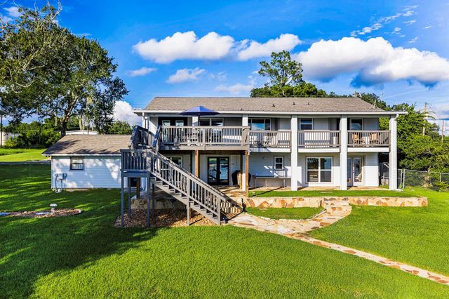 250 Oak Crest Drive, Livingston, TX 77351