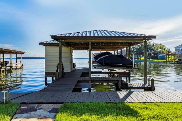 250 Oak Crest Drive, Livingston, TX 77351