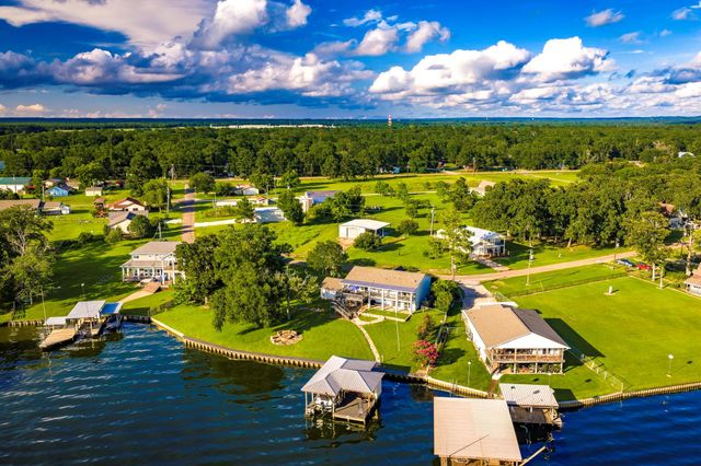 250 Oak Crest Drive, Livingston, TX 77351