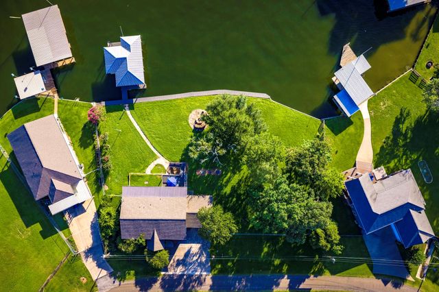 250 Oak Crest Drive, Livingston, TX 77351