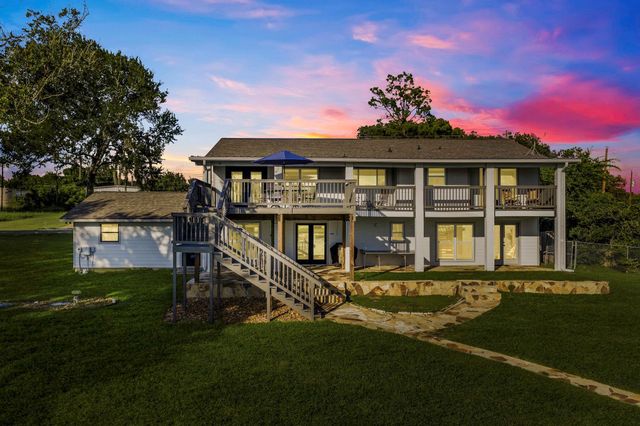 250 Oak Crest Drive, Livingston, TX 77351