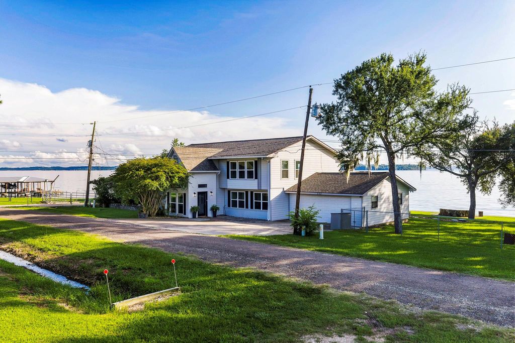 250 Oak Crest Drive, Livingston, TX 77351