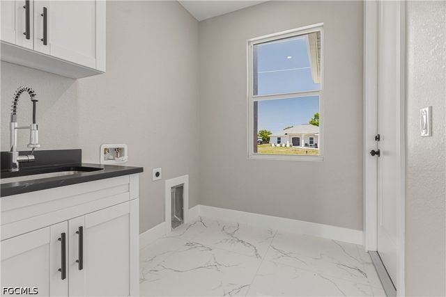 2108 NE 15th TER, Cape Coral, FL 33909