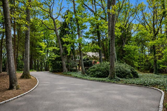 3 Carriage Court, Dix Hills, NY 11746