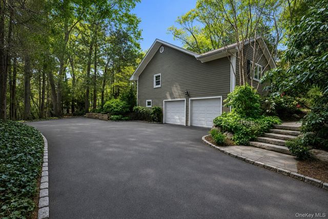 3 Carriage Court, Dix Hills, NY 11746