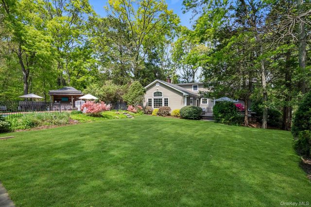 3 Carriage Court, Dix Hills, NY 11746