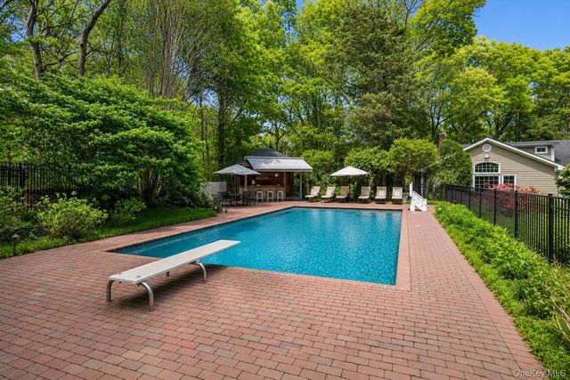 3 Carriage Court, Dix Hills, NY 11746