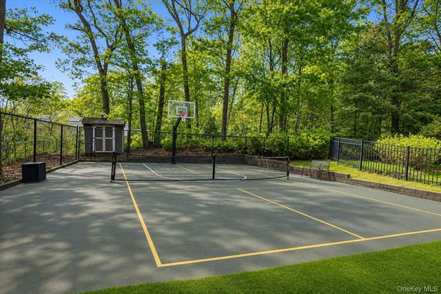 3 Carriage Court, Dix Hills, NY 11746