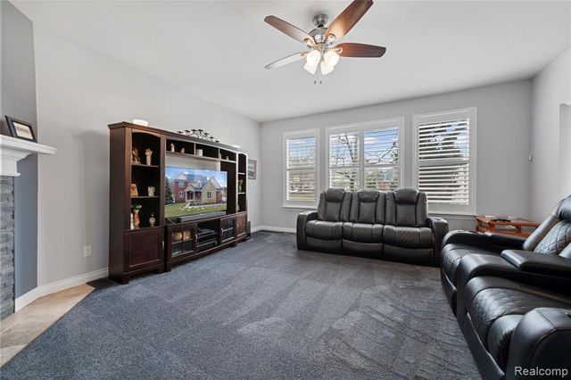 801 Watersmeet Drive, Oxford, MI 48371