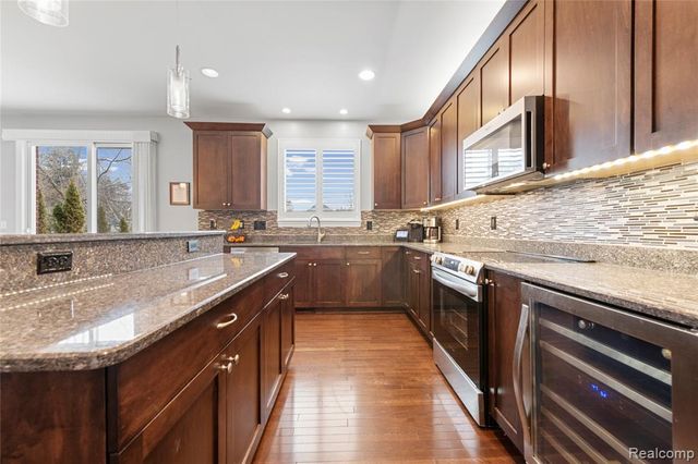 801 Watersmeet Drive, Oxford, MI 48371