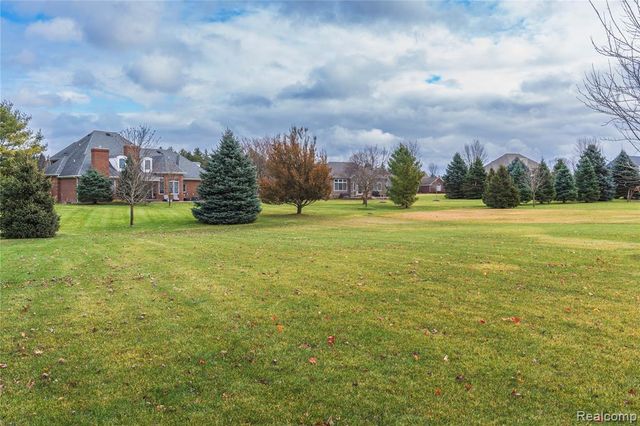 801 Watersmeet Drive, Oxford, MI 48371