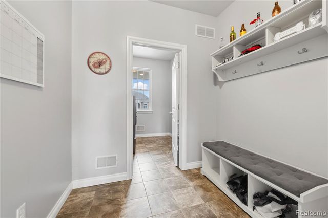 801 Watersmeet Drive, Oxford, MI 48371