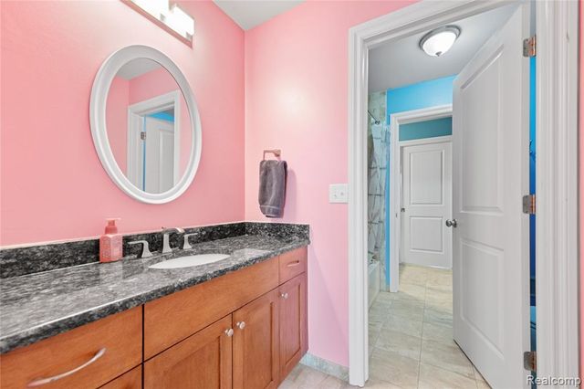 801 Watersmeet Drive, Oxford, MI 48371