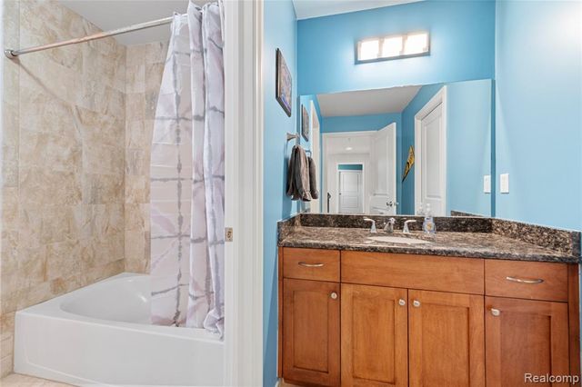 801 Watersmeet Drive, Oxford, MI 48371