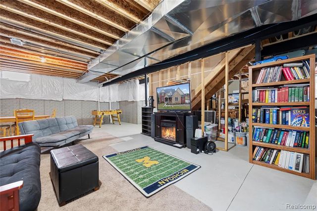 801 Watersmeet Drive, Oxford, MI 48371