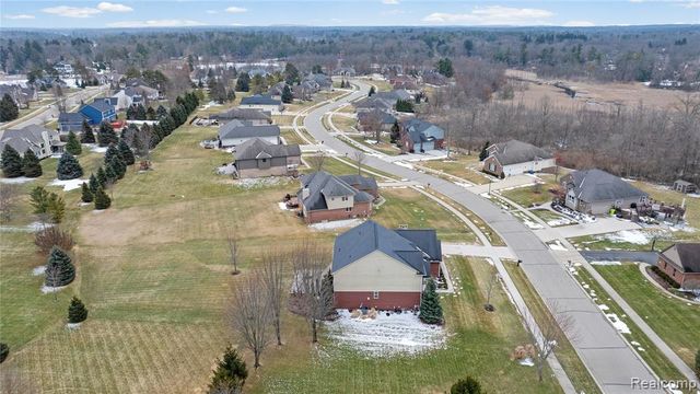 801 Watersmeet Drive, Oxford, MI 48371