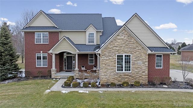 801 Watersmeet Drive, Oxford, MI 48371