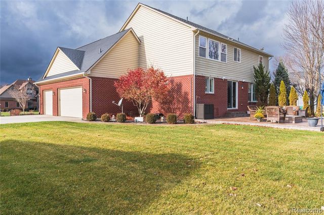 801 Watersmeet Drive, Oxford, MI 48371